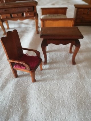 Lote de Muebles miniatura, tallados a mano