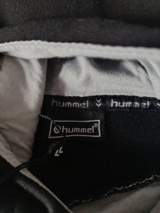 Sudadera Hummel con capucha negra