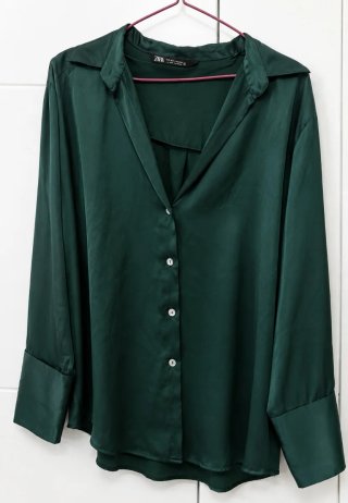 Camisa Zara verde esmeralda satinada Talla M