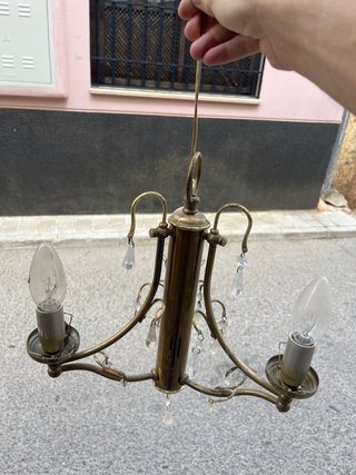 Lámpara antigua de metal y cristal