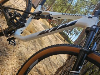 Ktm seminueva carbono 29 doble suspension xt bici