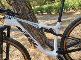 Ktm seminueva carbono 29 doble suspension xt bici