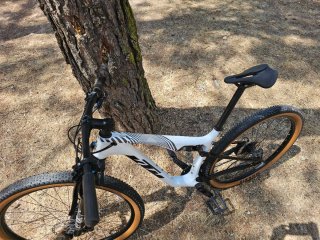 Ktm seminueva carbono 29 doble suspension xt bici
