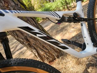 Ktm seminueva carbono 29 doble suspension xt bici