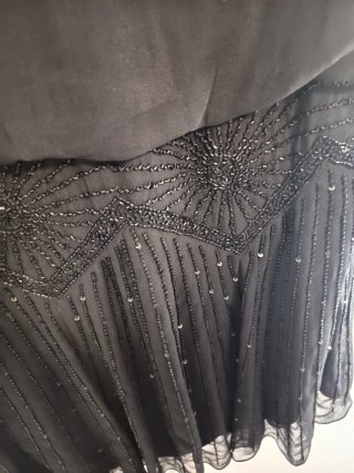 Vestido negro El Corte Inglés con pedrería