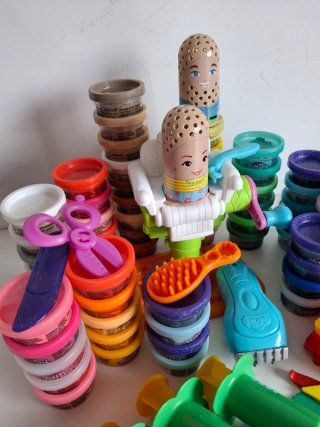 Play-Doh: 60+ plastilinas, peluqueria y accessorio