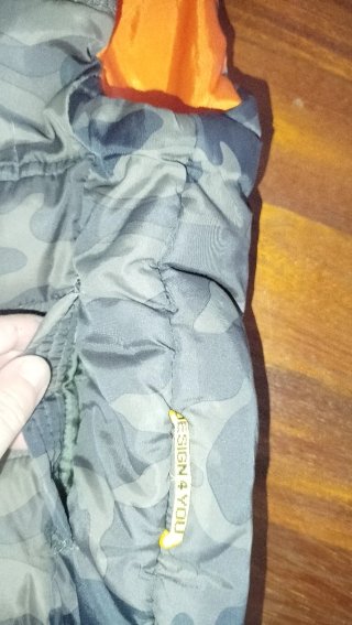 Chaleco infantil camuflaje con capucha