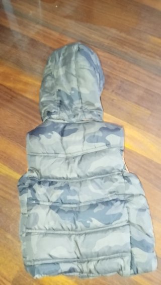 Chaleco infantil camuflaje con capucha