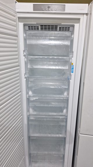 Congelador Vertical Indesit No Frost 190x60