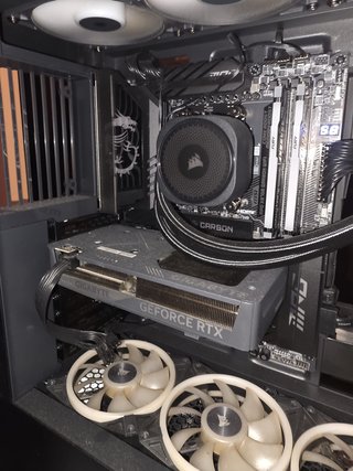 Gigabyte GeForce RTX 5060 Ti 8GB - Come Nuova