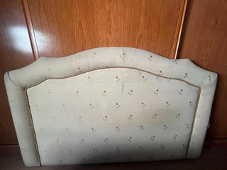 Cabecero de Cama Beige con Detalles Dorados