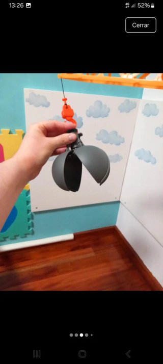 Grúa de construcción de juguete naranja