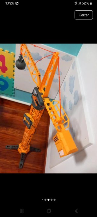 Grúa de construcción de juguete naranja