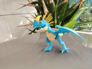 Dragón azul de juguete