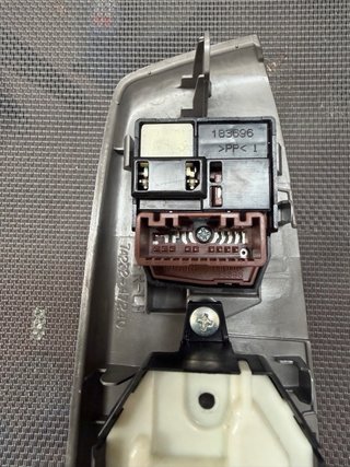 Botonera Toyota Prius Plus Lado Conductor