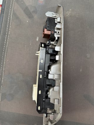 Botonera Toyota Prius Plus Lado Conductor