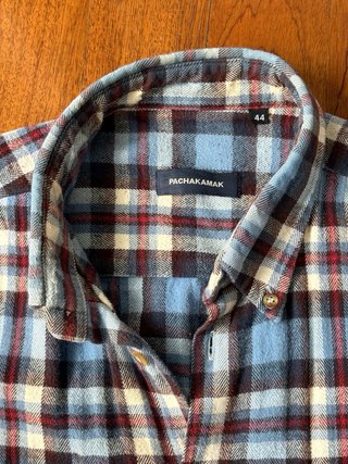 Camisa de cuadros azul y marrón