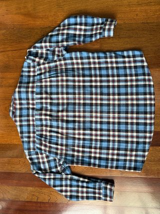 Camisa de cuadros azul y marrón