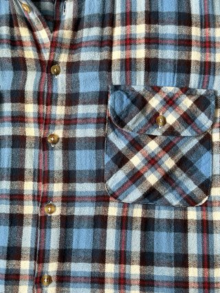 Camisa de cuadros azul y marrón