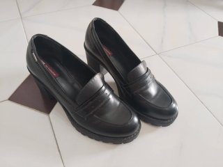Zapatos Mustang de tacón negros
