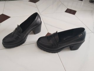 Zapatos Mustang de tacón negros