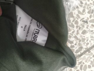 Jersey verde con cremallera