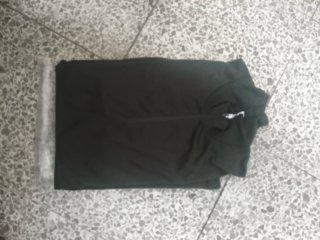 Jersey verde con cremallera