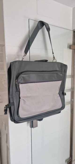 Maleta portatrajes negra y crema,  REGALO BOLSA,