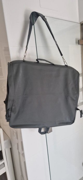 Maleta portatrajes negra y crema,  REGALO BOLSA,