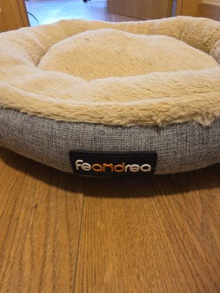 Cama redonda para gatos beige
