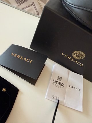 Gafas de sol Versace doradas y negras