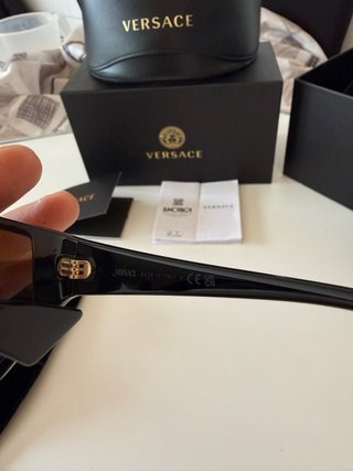 Gafas de sol Versace doradas y negras