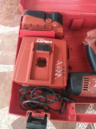 Taladro Hilti UH 240-A con cargador y batería