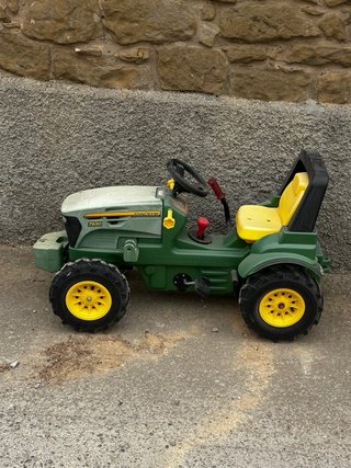 Tractor a pedales con ruedas reales
