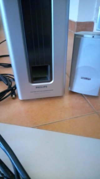Home Cinema Philips con altavoces