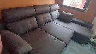 Sofá marrón tela, extensible con alcón en cheslong