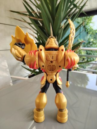 Muñeco Gormiti Ultra Lord Dorado