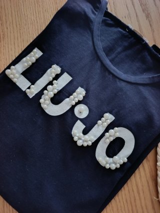 Camiseta Liu Jo azul con perlas