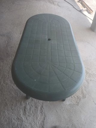 Mesa de jardín ovalada de plástico
