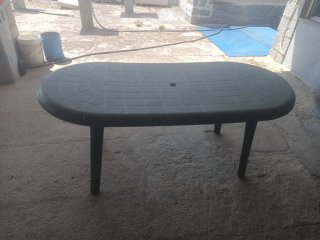 Mesa de jardín ovalada de plástico