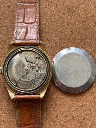 Reloj Caravelle Set-O-Matic Automático Dorado