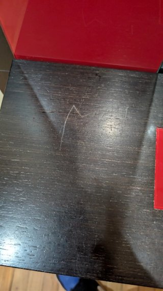 Recibidor moderno rojo y wengué