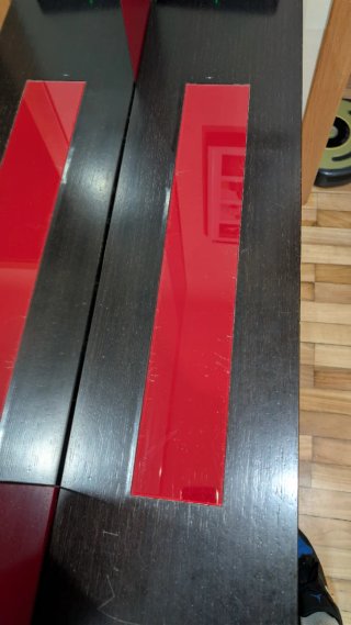 Recibidor moderno rojo y wengué