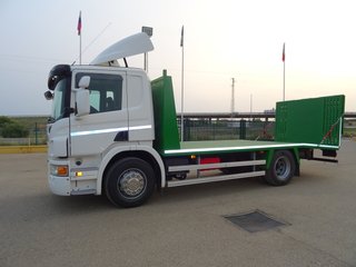 Scania P 320-CAMIONES PORTAMAQUINARIAS