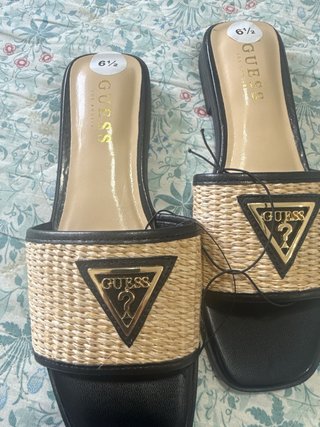 Sandalias Guess Beige y Negras Talla 37.5