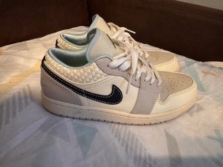 Zapatilla Jordan 1 Low Beige/Negro Talla 40.5