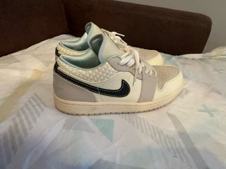 Zapatilla Jordan 1 Low Beige/Negro Talla 40.5