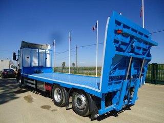 Scania R 420-CAMIONES PORTAMAQUINARIAS