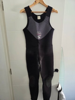 Neopreno XXL con capucha casi sin uso