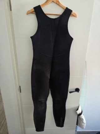 Neopreno XXL con capucha casi sin uso
